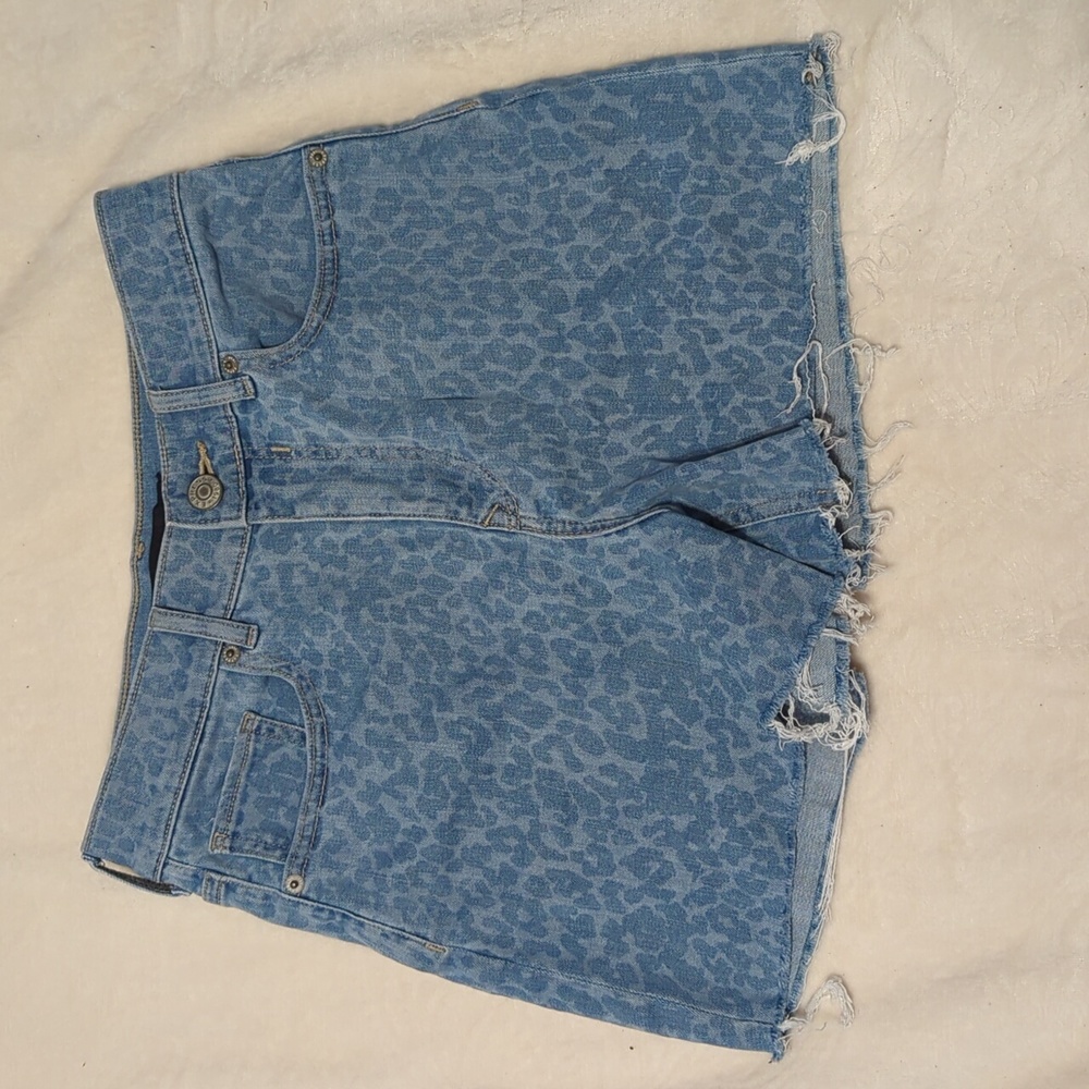 Express midi high-rise jean shorts size 0 Blue Leopard Print